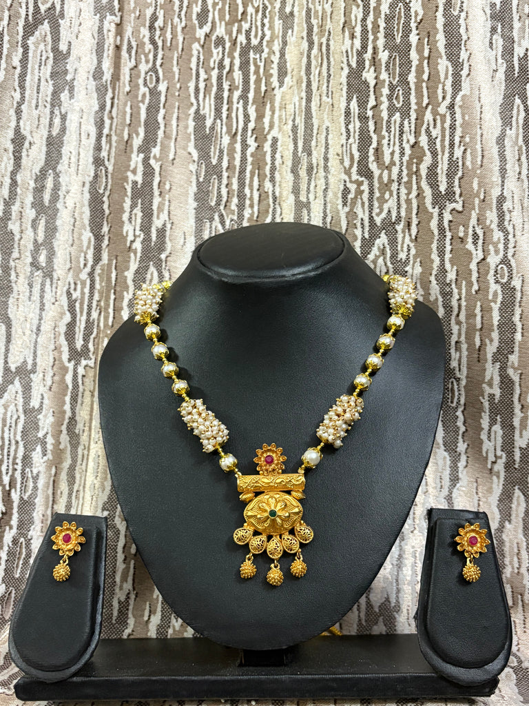 White Pearl Necklace